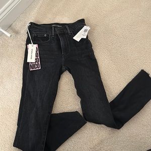 Denim Forum - The Nico, mid rise crop. Black, never worn.